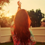 qq背影意境女头图片