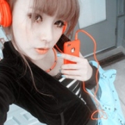 清新戴耳机的女头唯美图片