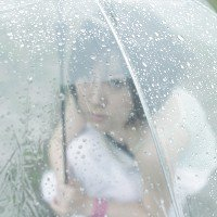 雨中头像女生