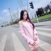 露肩粉色系时尚女头图片