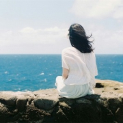 看海清新背影女头图片