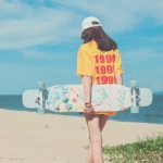 滑板少女背影风景头像图片