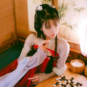 下围棋的古风女头图片