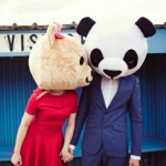 戴玩偶头温暖陪伴情侣头像图片