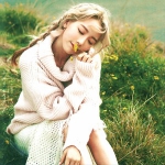 森系闻花香的少女头像图片