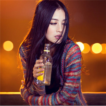 女生伤感喝酒头像图片