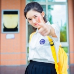 俏皮快乐的清纯校园女生头像图片