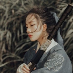 伤感江湖带剑武侠风女头像图片