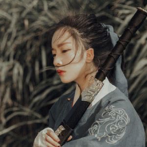 带剑武侠风女头像