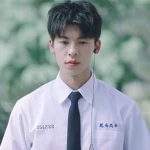 清新丧情绪的男生校园学生头像图片