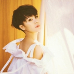 干净短发郁可唯头像图片