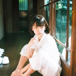 白色系清新安静女头图片