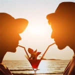 一杯果汁两根吸管唯美情侣头像图片