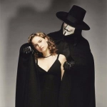 男生为女生披衣裳温暖头像图片