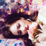 真人梦幻有故事女生带花头像图片