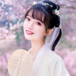 清新微笑俏皮古风女头图片