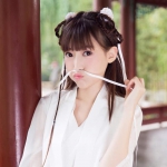 嘟囔着嘴古风白衣少女头像图片
