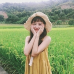 可爱清新稻田边女头图片