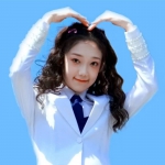 女生双手爱心手势头像图片