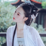 清新白色古风伤感女头图片