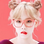 咬嘴唇时尚潮流青春少女头像图片