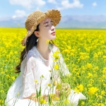 伤感思念清新油菜花中女头图片