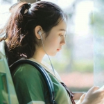 清新戴耳机侧脸女头图片