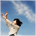 仰望天空清新唯美女生QQ头像图片