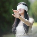 伤感情头白布条蒙眼图片