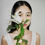 qq美女带花唯美头像图片