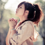 唯美女孩双手祈祷头像图片