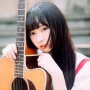 清新吉他刘海女头图片