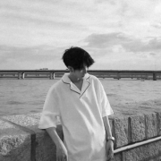 黑白冷酷帅气男头图片