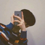 帅气撩人高冷男头手机挡脸图片