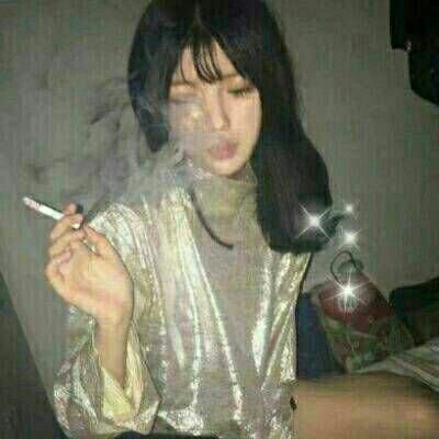 女生抽烟头像高清大图