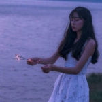 紫色头像女生真人唯美图片