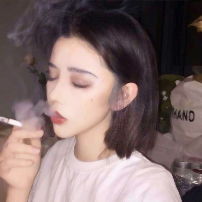 吸烟女头霸气超拽