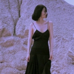 很潮的韩系冷艳女生头像图片