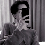 男生手机控挡脸帅气头像