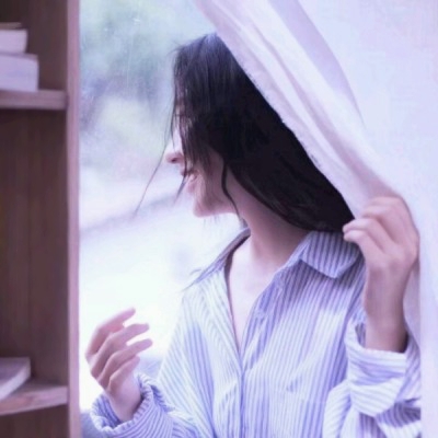 淡蓝色头像女