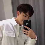 帅气举这手机的男头图片