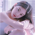 清新风格的朴素自然女头像图片