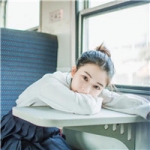 大方又清新的文艺气息女生头像