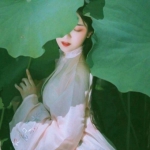 女头绿色系小清新自然
