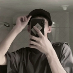 手机控真实的帅气男生自拍照真人