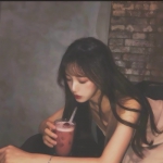 伤感高清女生孤独一人照片头像