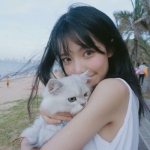 抱猫的女头可爱少女好看的高清图片