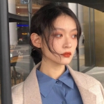 2024青春妙龄的时尚女生头像图片