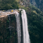 高山瀑布风景微信头像图片